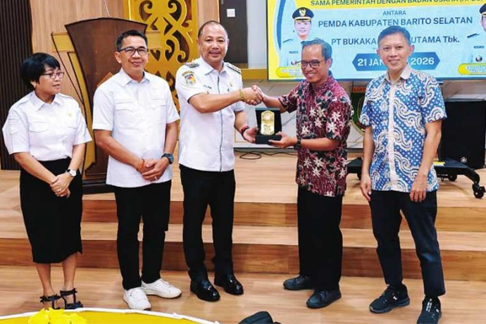 bupati-barsel-eddy-raya-samsuri-menggelar-audiensi-dengan-badan-usaha-di-aula-setda-barsel-selasa-211